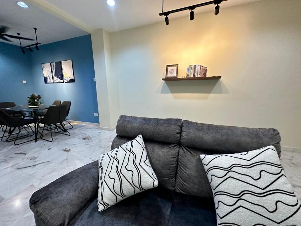 Yolo2 4BR 14PAX NearTC, DinosaurLand, PS4, Netflix Vacation rental in Pahang, Malaysia