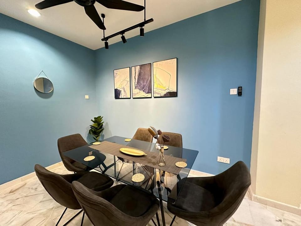 Yolo2 4BR 14PAX NearTC, DinosaurLand, PS4, Netflix Vacation rental in Pahang, Malaysia