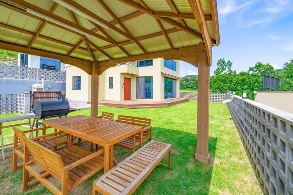 Serene Chuncheon Glamdog Bed and Breakfast in Gyeonggi-do