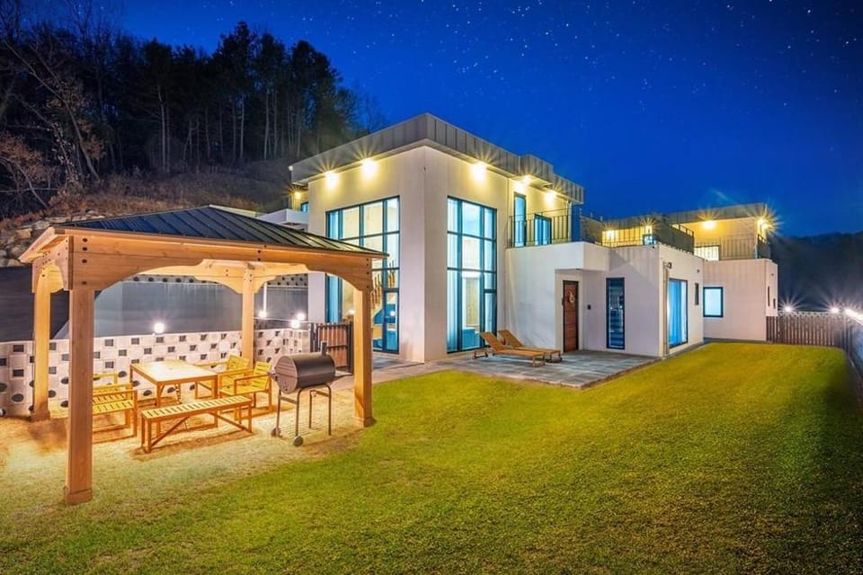 Serene Chuncheon Glamdog Bed and Breakfast in Gyeonggi-do