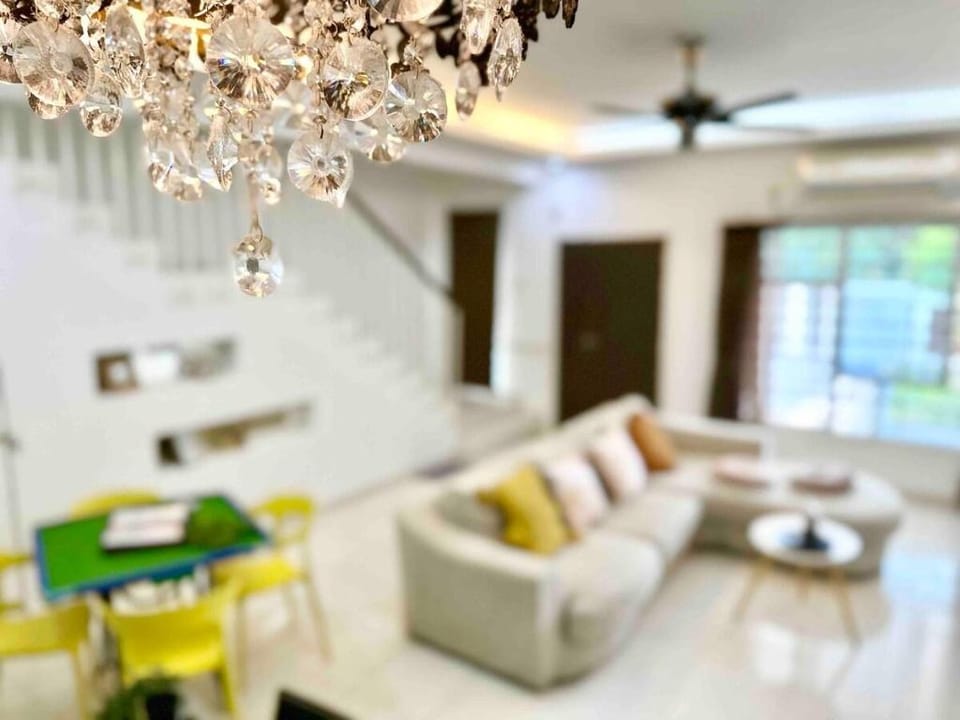 Setia Tropika Serenity: 4Bedroom Landed 12-16pax Vacation rental in Johor Bahru