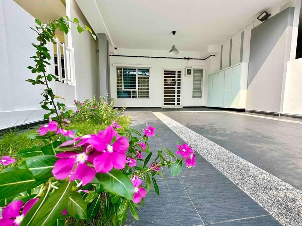 Setia Tropika Serenity: 4Bedroom Landed 12-16pax Vacation rental in Johor Bahru