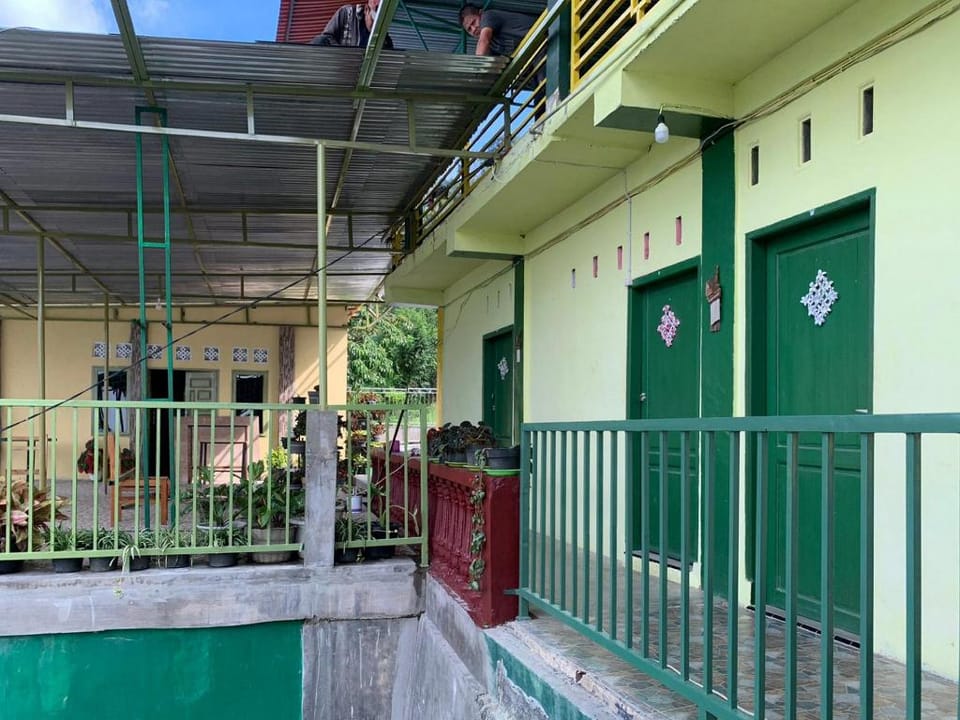 RedDoorz near Pelabuhan Ajibata Parapat Hotel in Indonesia