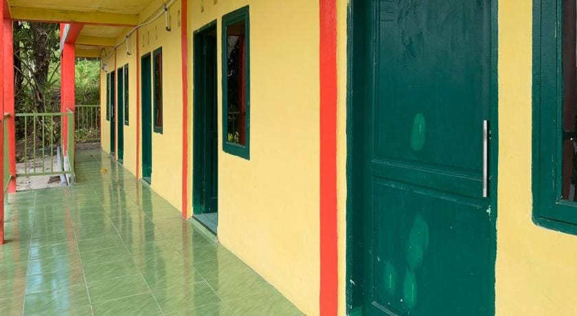 RedDoorz near Pelabuhan Ajibata Parapat Hotel in Indonesia
