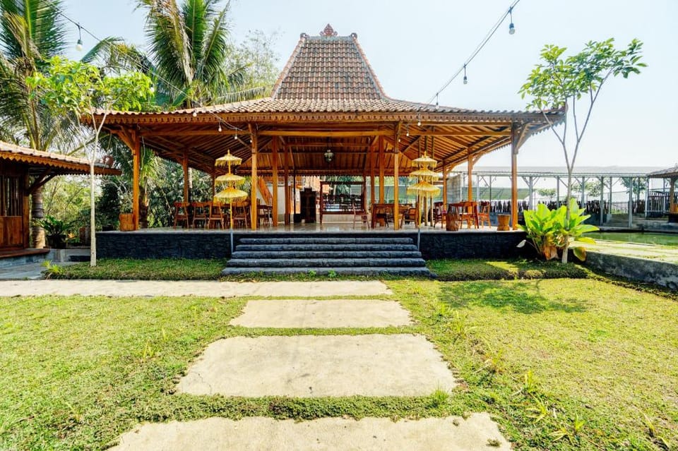 Capital O 93238 Lembah Mbalong Resort Hotel in East Java