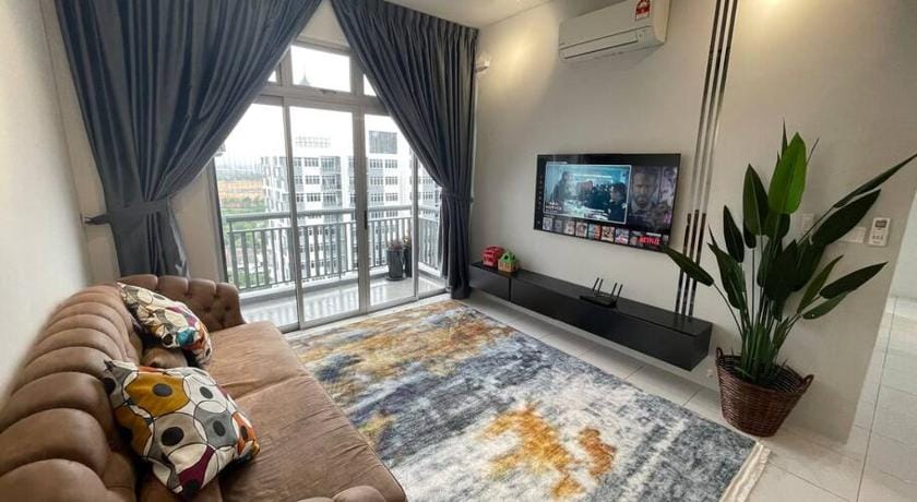 Kids Friendly Penthouse/55”TV/Netflix/Wifi JB Town Apartment in Johor Bahru