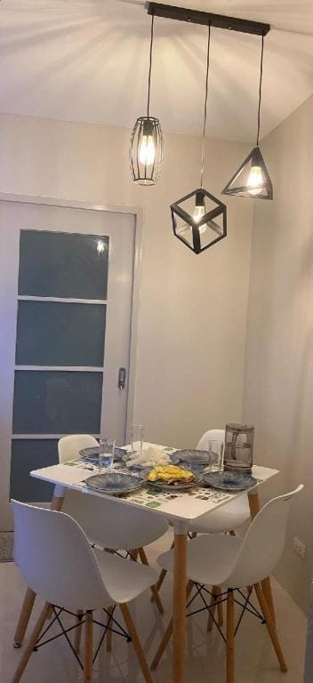 queensized bed/sofabed/kitchen/smart tv/pool/gym Apartment in Manila City