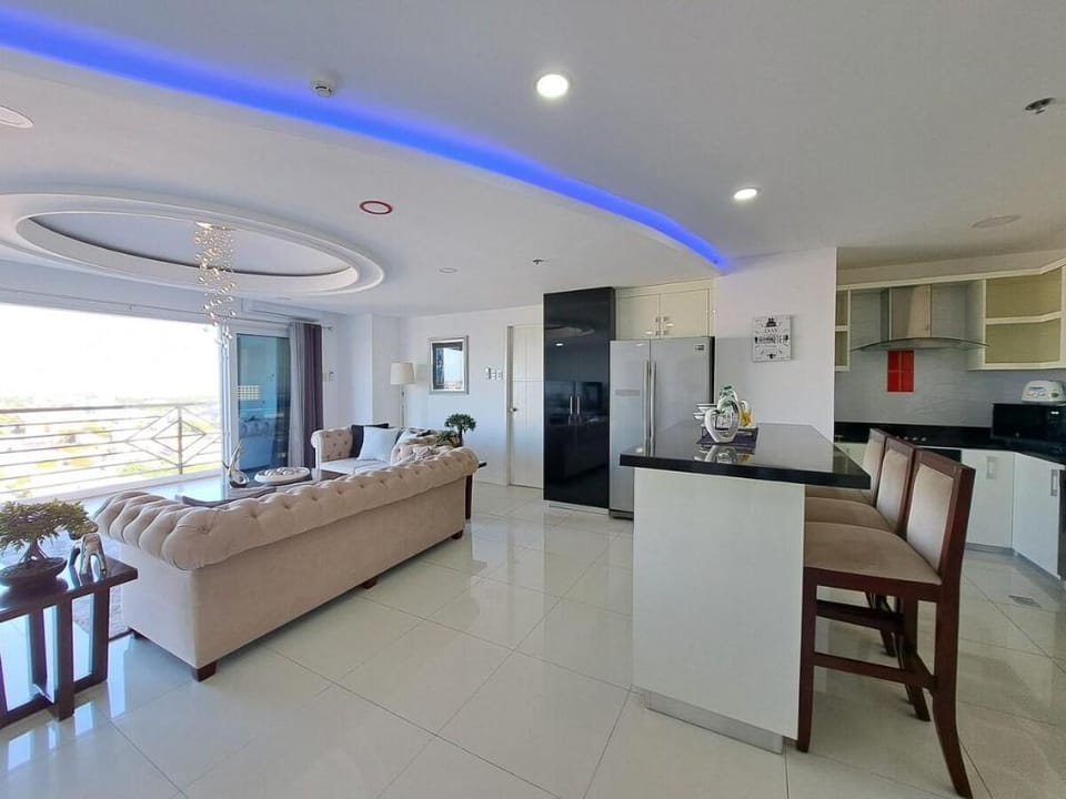 VIP 2BR Penthouse-Kandi Palace 155sqm w/ Jacuzzi Vacation rental in Angeles