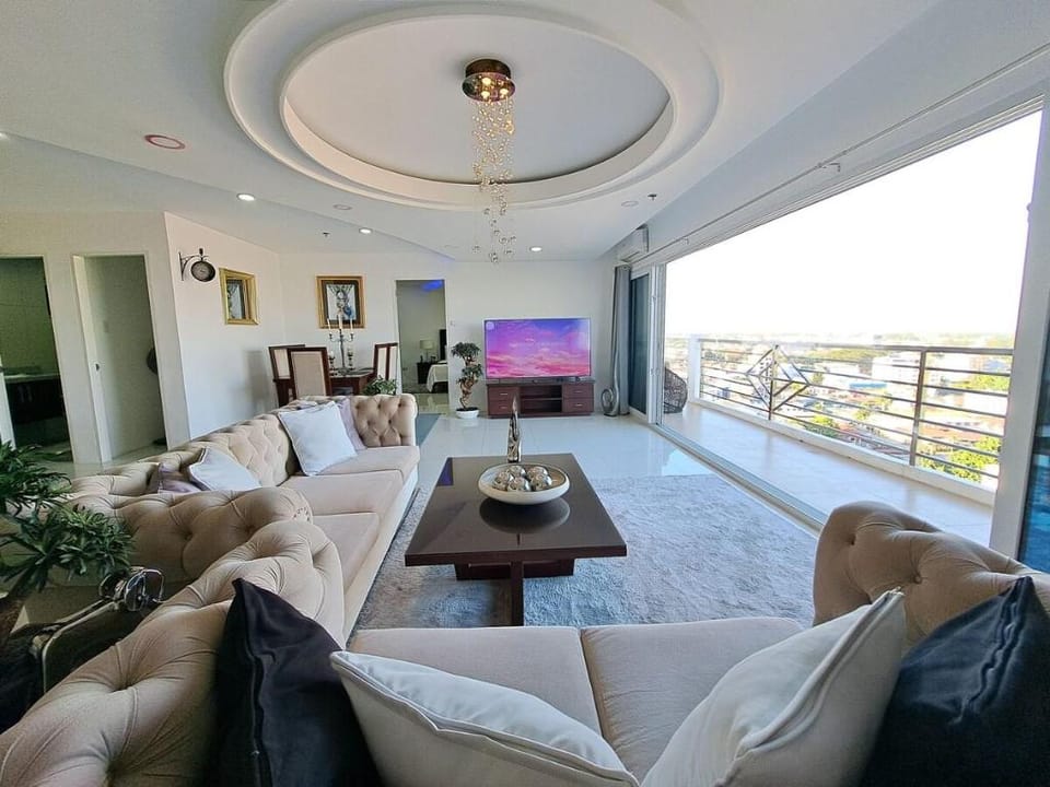 VIP 2BR Penthouse-Kandi Palace 155sqm w/ Jacuzzi Vacation rental in Angeles