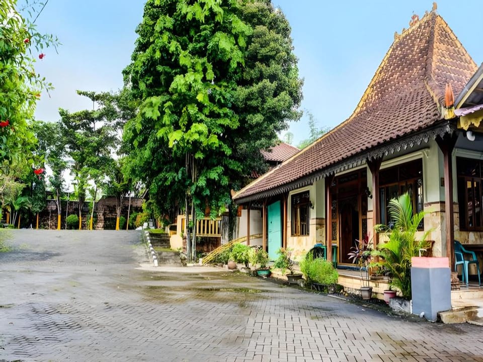 Super OYO Capital O 93204 Hotel Mulia Dua Syariah Hotel in Special Region of Yogyakarta