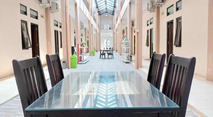 Super OYO Capital O 93204 Hotel Mulia Dua Syariah Hotel in Special Region of Yogyakarta