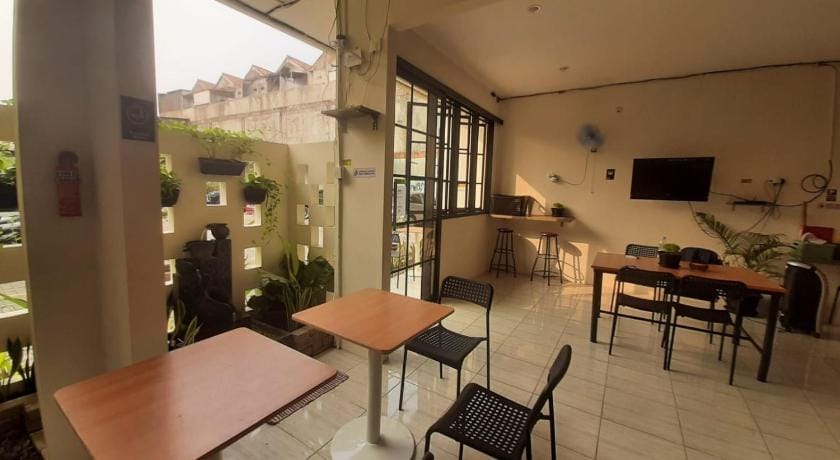 OYO 93274 Oren Home Bekasi Hotel in West Java