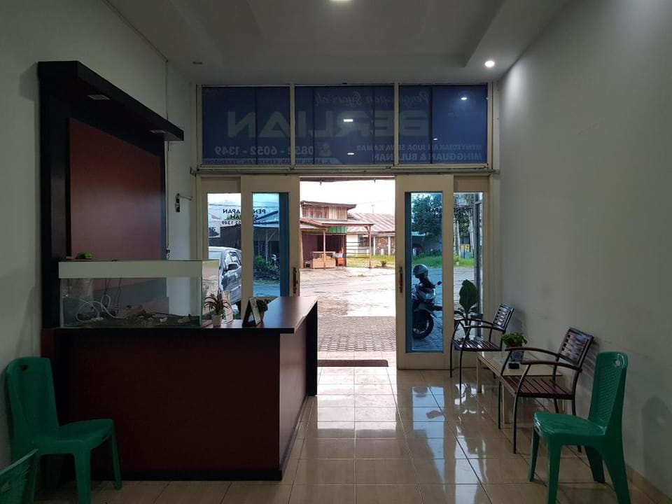 OYO 93264 Penginapan Syari'ah Berlian Hotel in Indonesia