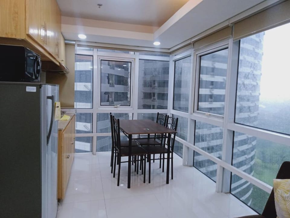 Special Place 2BR Forbes BGC Area - Golf View!  Apartment in Makati
