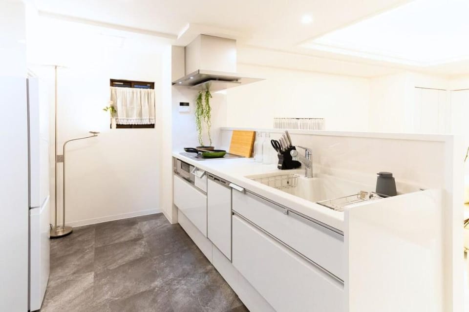 Newly opened in September 2023, Spacious 92㎡ Namba Apartment in Osaka