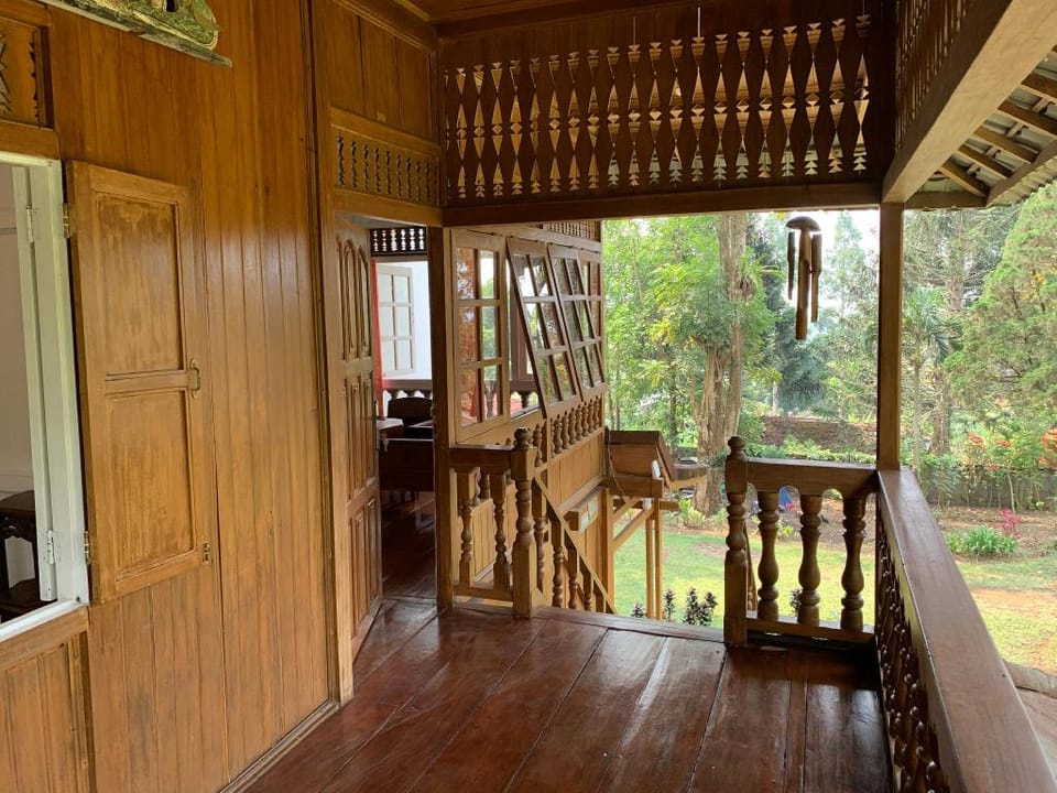 Villa Kayu Puncak by Henny Ariastoeti Villa in Cisarua