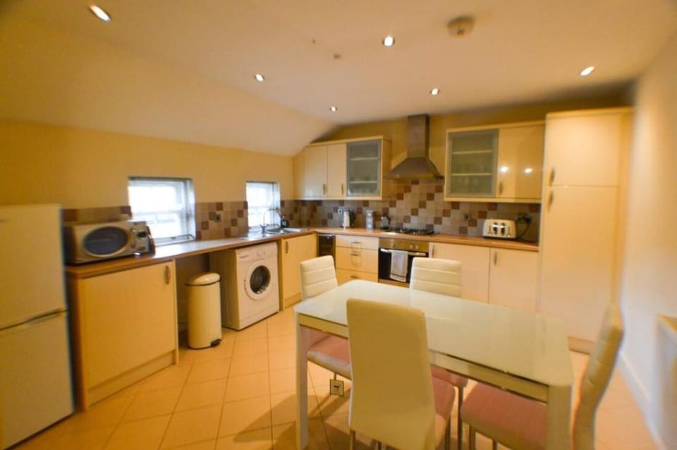 City Centre | King Bed | Self Check-In | Parking Apartment in Derby