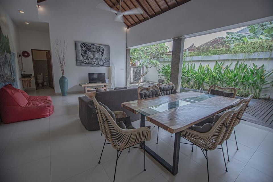 Villa Paradise Seminyak - 3 Bedroom Villa in Kuta