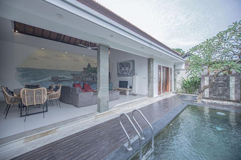 Villa Paradise Seminyak - 3 Bedroom Villa in Kuta