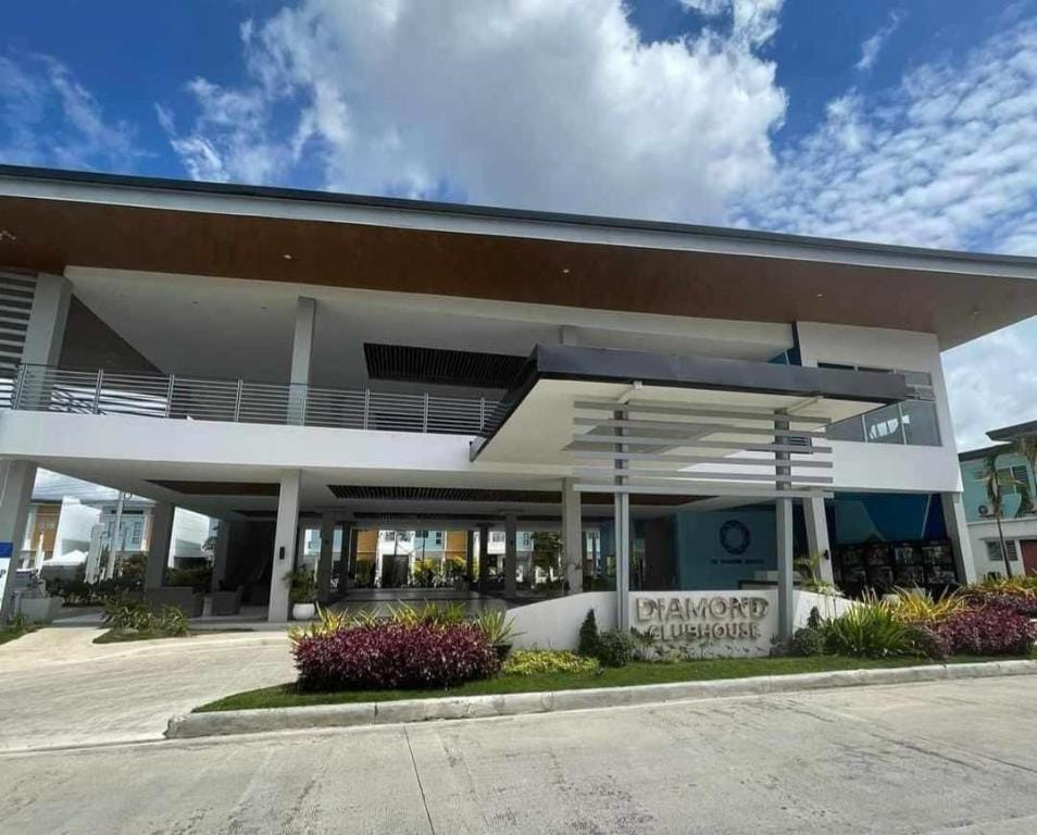 2 Storey House 4 BR Diamond Heights Near Airport Vacation rental in Davao City