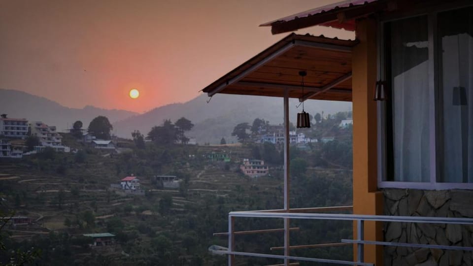 Neelkanth Retreat Mukteashwar Hotel in Uttarakhand