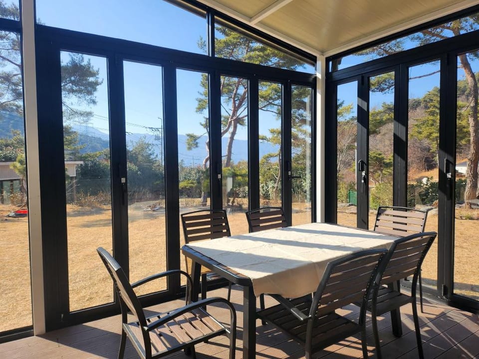 마당 넓은 지리산뷰 숲세권  다인수 가족 모임 시골 살기 독채/별채 휴양과 힐링 Vacation rental in South Korea