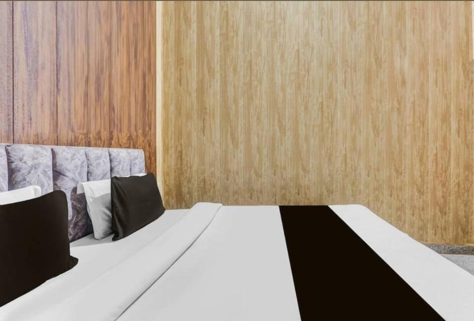 Shri LADDU GOPAL GUEST HOUSE Bed and Breakfast in Uttar Pradesh