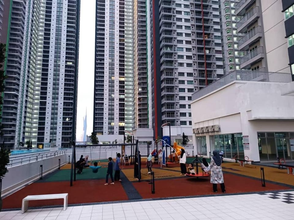 Iman Homestay, big Swimming Pool Kuala Lumpur Apartment in Federal Territory of Kuala Lumpur