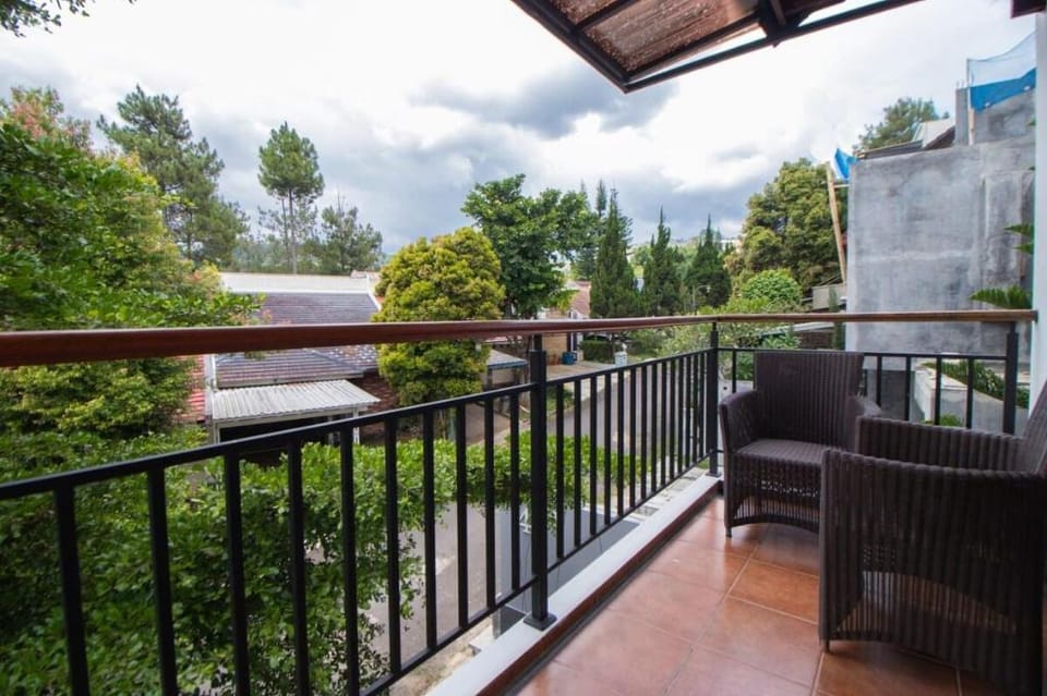 Villa DagoResor 3BR 12peopl PrivatePool Garden BBQ Vacation rental in Bandung