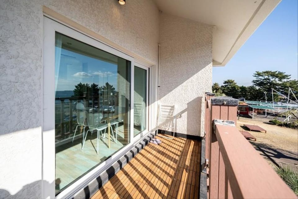 Jeju Soesokkak Resort Pension Elmar Bed and Breakfast in South Korea