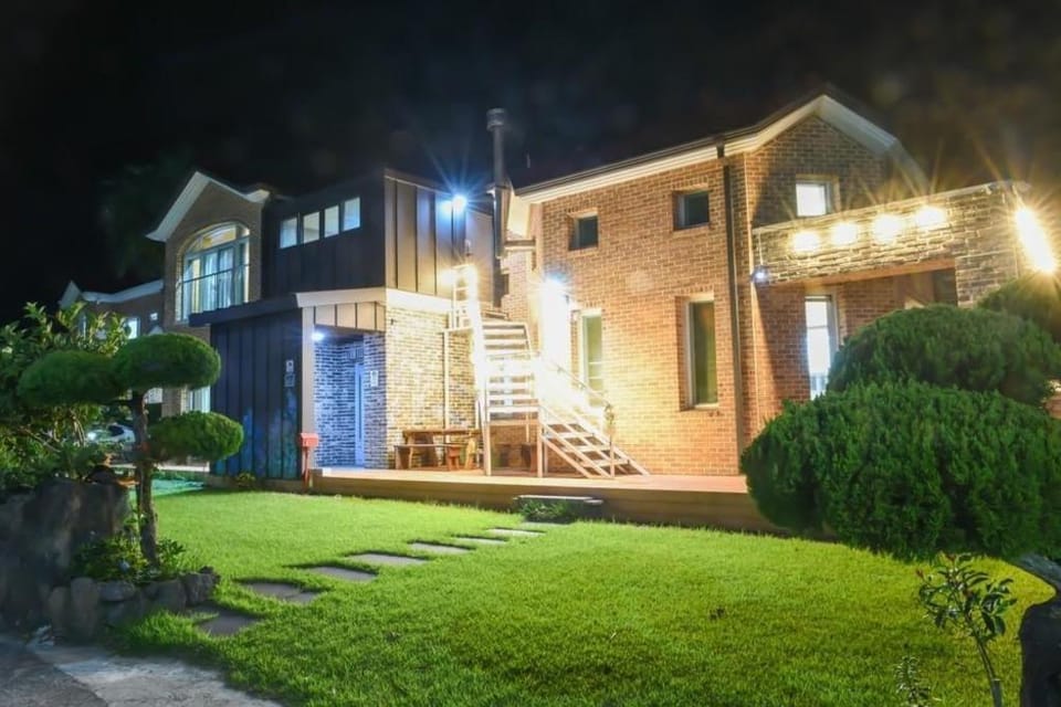Jeju 8th Bunji Private Pension Bed and Breakfast in South Korea