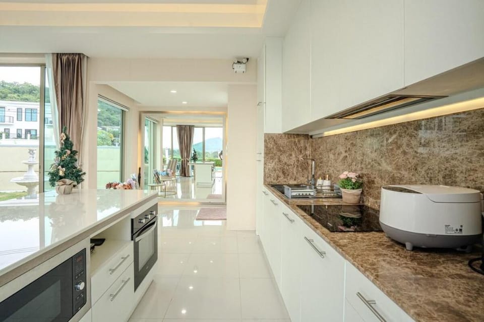 Prime Twilight 4-Bedroom Pool Villa with Mountains Villa in Nong Kae