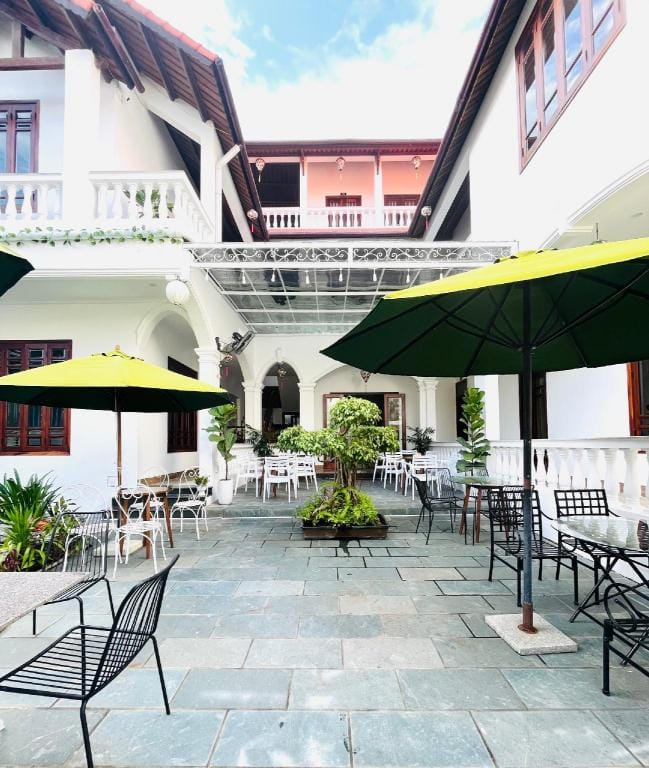 Large Apartment with view garden Villa in Hoi An