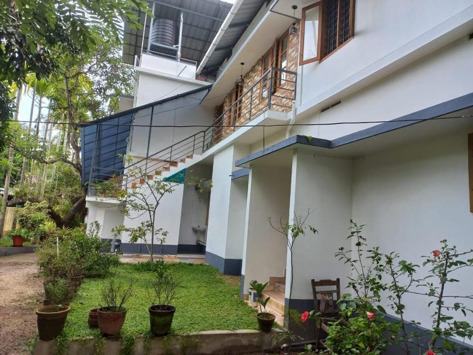 paul's Homestay double bed room Vacation rental in Kochi