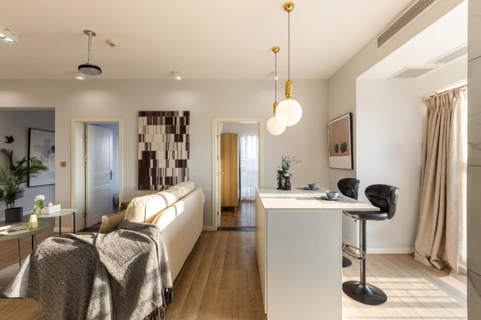 雅致&近解放碑洪崖洞 临轻轨站 邻江的两室一厅双床房 Apartment in China