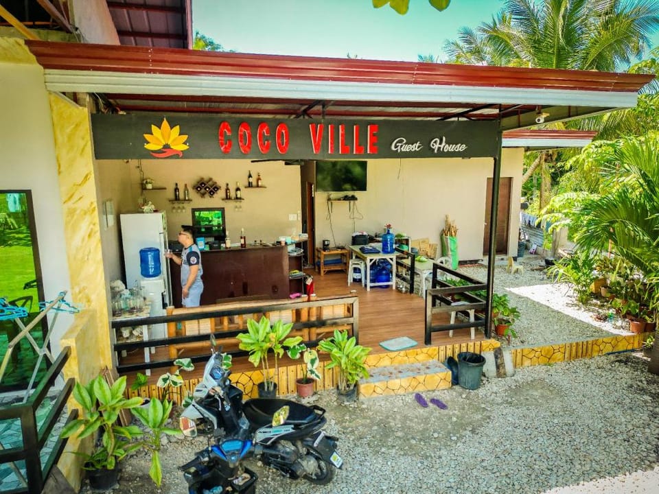 Coco Ville Guest House  (room5 good for 4pax) Villa in Central Visayas
