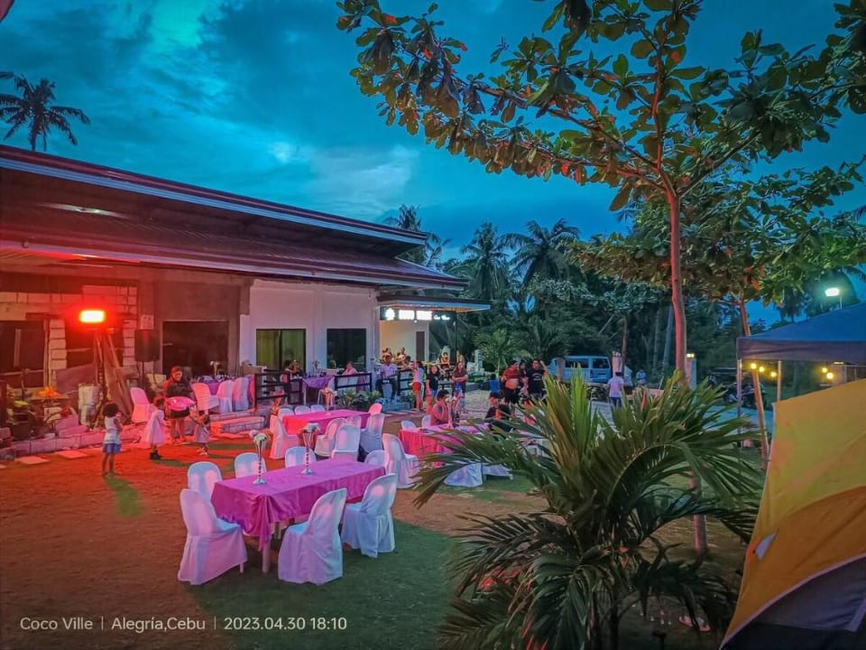 Coco Ville Guest House  (room5 good for 4pax) Villa in Central Visayas