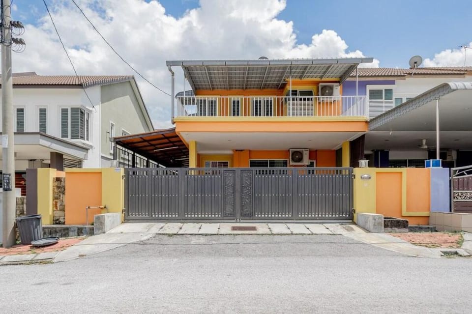 Biu J homestay Ipoh • Semi D• max 19pax•Spacious Vacation rental in Ipoh