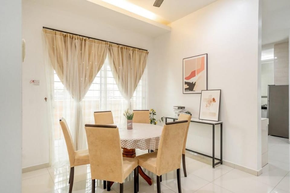 Biu J homestay Ipoh • Semi D• max 19pax•Spacious Vacation rental in Ipoh