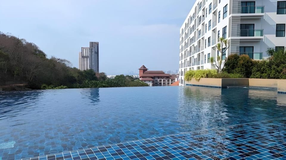 Phra Tamnak Hill Apartments Apartment in Pattaya City