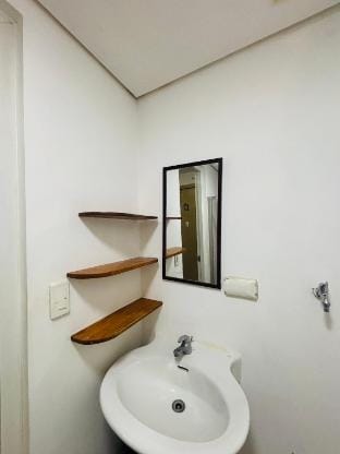 Cozy Deluxe Mandaluyong w/ Wi-Fi/Pool/Gym/Netflix Apartment in Mandaluyong