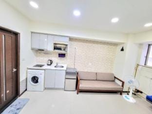 Ximending (Emei 61) elevator, 2 minutes to the MRT Apartment in Taipei City