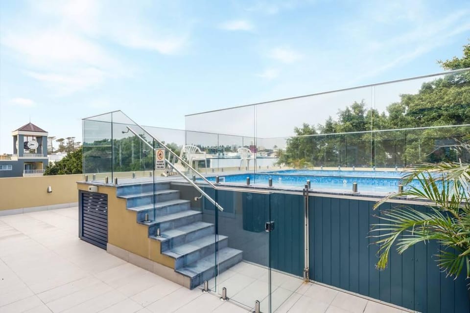 Bright, Modern 1BR Studio w/ Pool & Gym Vacation rental in Manly