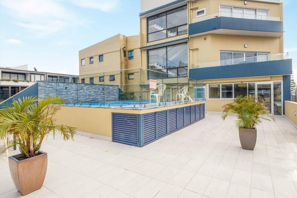 Bright, Modern 1BR Studio w/ Pool & Gym Vacation rental in Manly