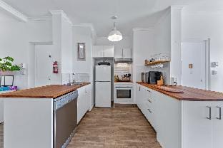 2BR Whitsundays Oasis w/ Ocean Views Vacation rental in Airlie Beach