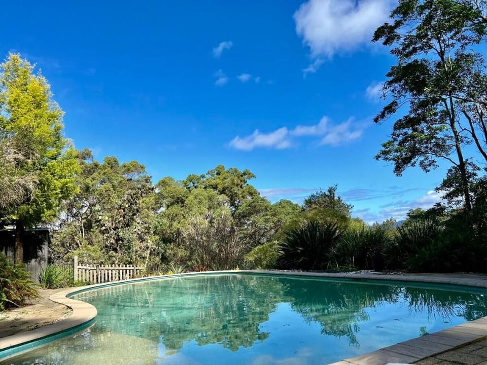 Currumbin Valley - 5BR Hideaway w/ Mountain Views Vacation rental in Tallebudgera