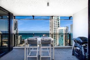 Circle On Caville 33rd Floor Apartment Ocean Views Apartment in Surfers Paradise