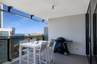Circle On Caville 33rd Floor Apartment Ocean Views Apartment in Surfers Paradise