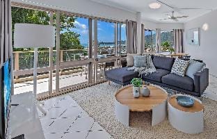 Gorgeous 2BR Apartment with Stunning Ocean Views Vacation rental in Airlie Beach