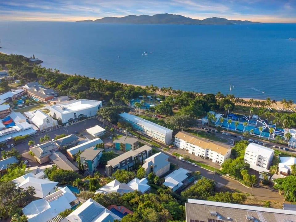 The Strand - 2BR Boutique Unit Across From Beach Vacation rental in Townsville